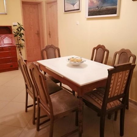 Vizaknai Apartmanhaz Székesfehérvár Exteriör bild
