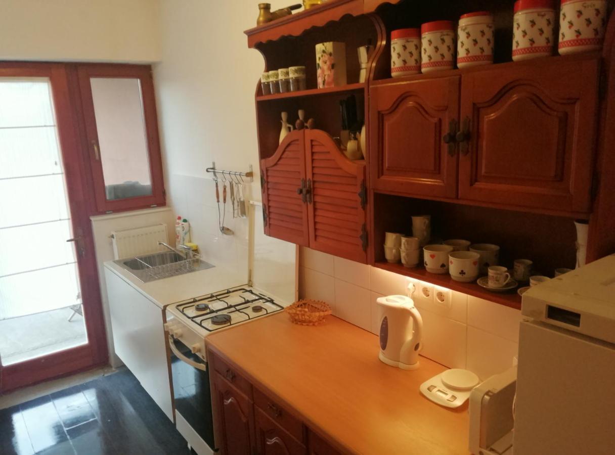 Vizaknai Apartmanhaz Székesfehérvár Exteriör bild