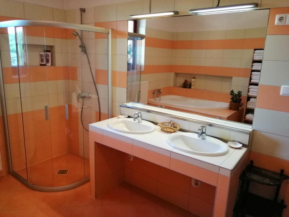 Vizaknai Apartmanhaz Székesfehérvár Exteriör bild
